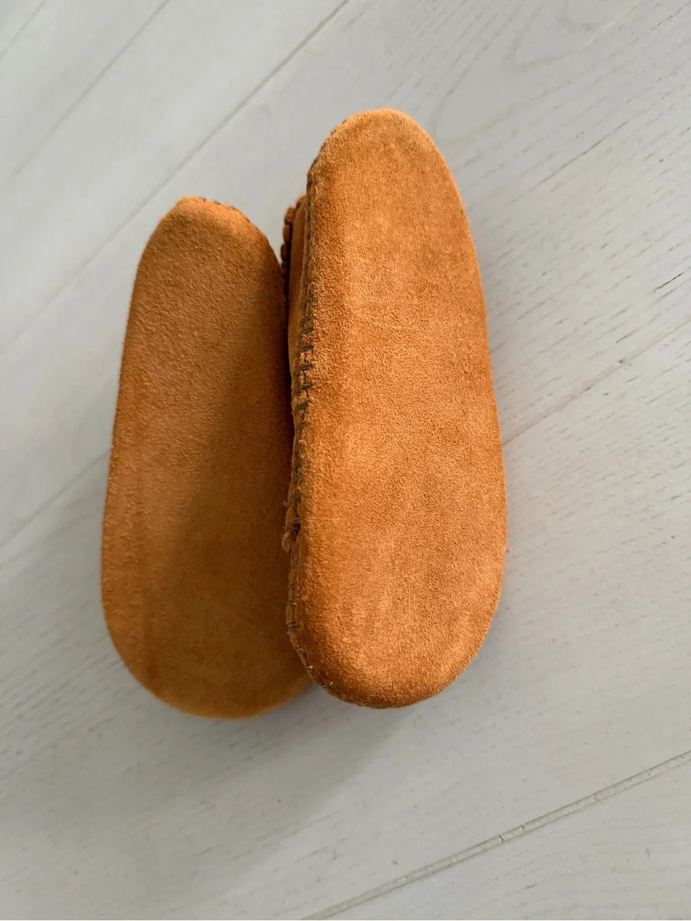 Minnetonka infants front strap moccasin